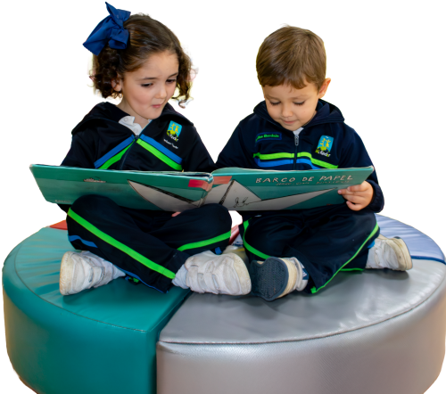 Niños nutriendo su conocimiento