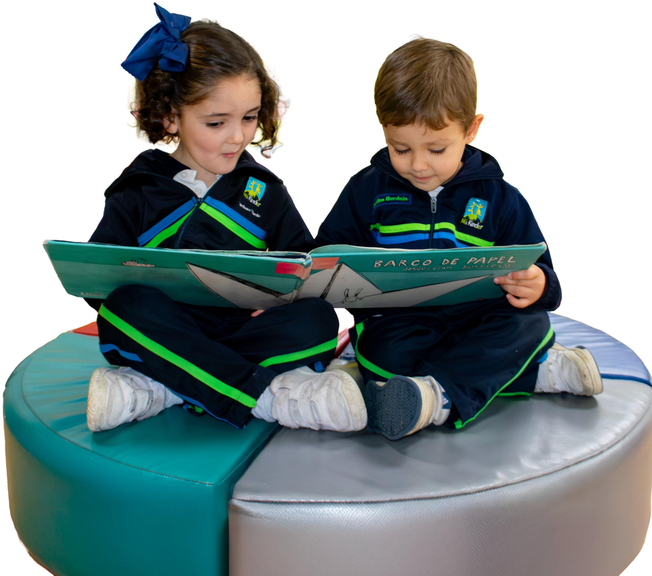Niños nutriendo su conocimiento